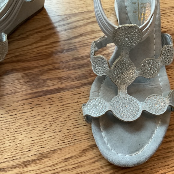 Silve wedge heels NY transit size 7.5 - Picture 5 of 7